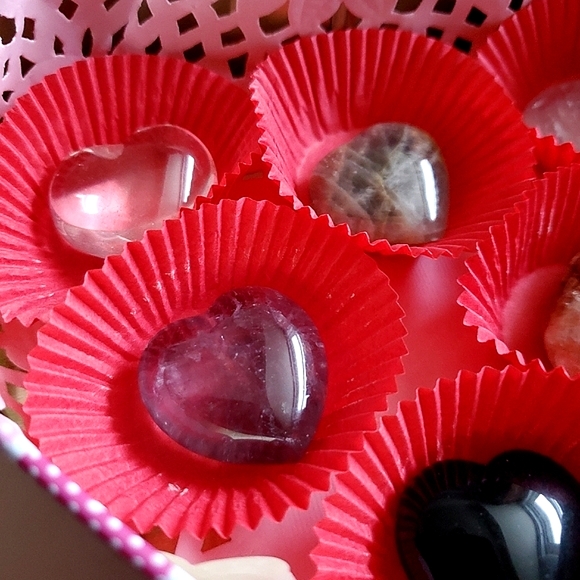 Crystal Hearts 6 Assorted Beautiful Crystal Gemstones - Picture 8 of 16